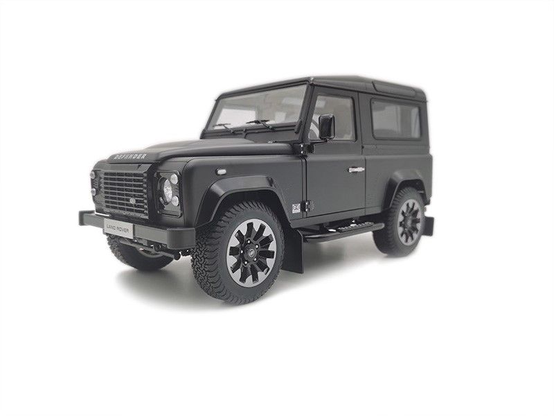 Land Rover Defender D90 V8 2018 matt black1:18 LCD Model