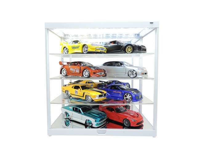 Plastová vitrína s LED osvětlením a zrcadlem pro modely white 1:18 Triple9 Collection