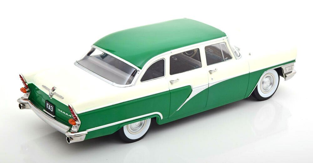 Gaz 13 Seagull 1959 green/white 1:18 Triple9 Collection