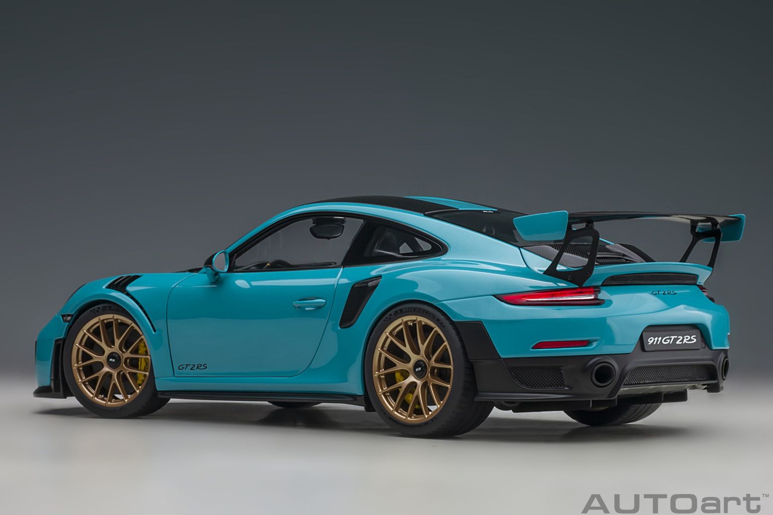 Porsche 911 GT2RS 2017 Weissach Package Miami blue 1:18 AUTOart