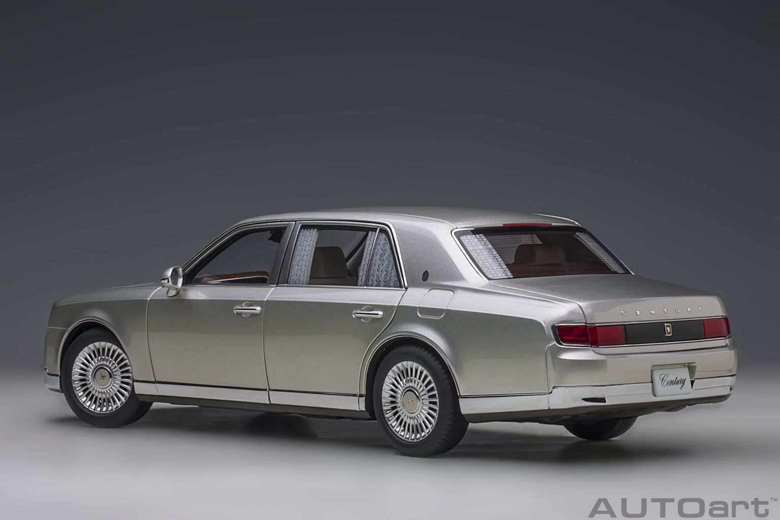 Toyota Century Special Edition with Curtain 2019 silver 1:18 AUTOart