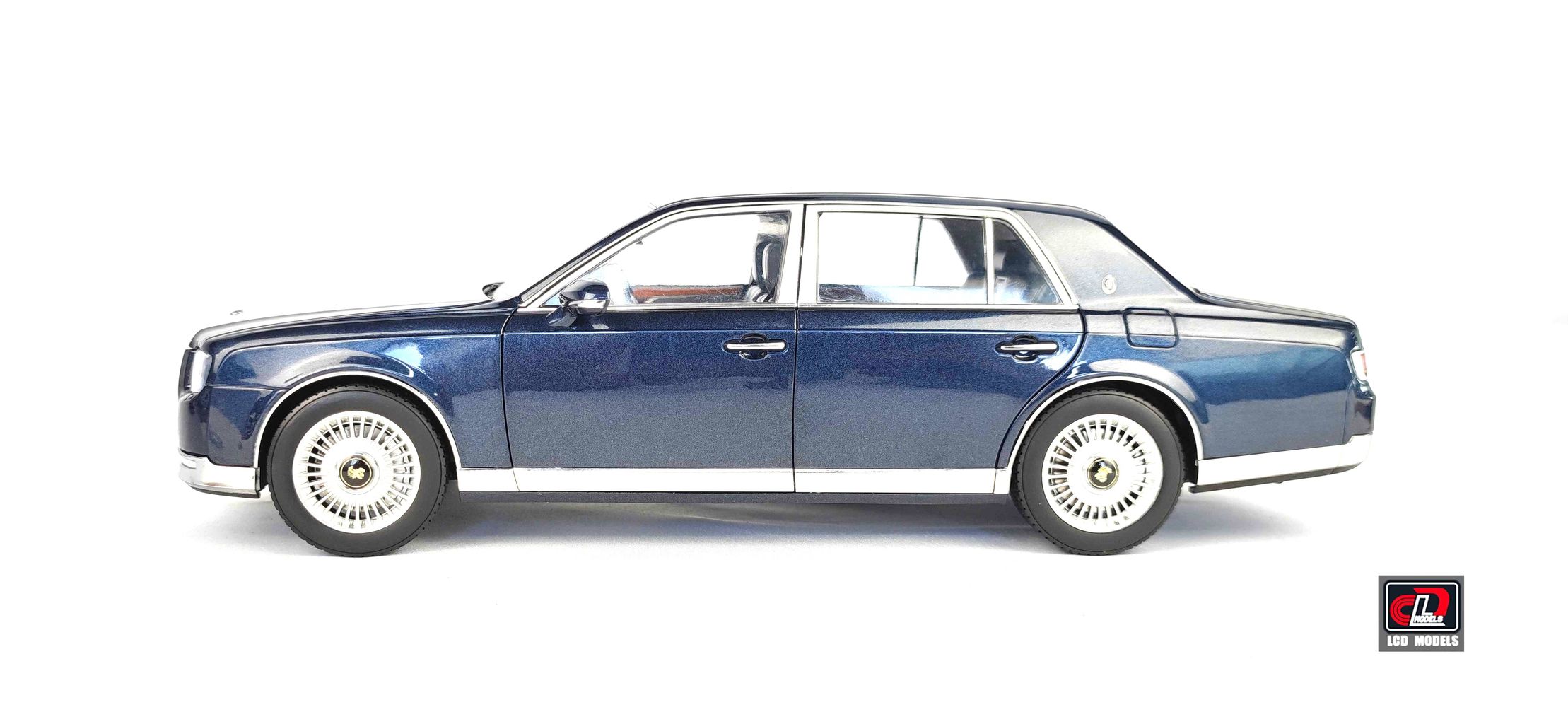 Toyota Century 2022 blue 1:18 LCD Model