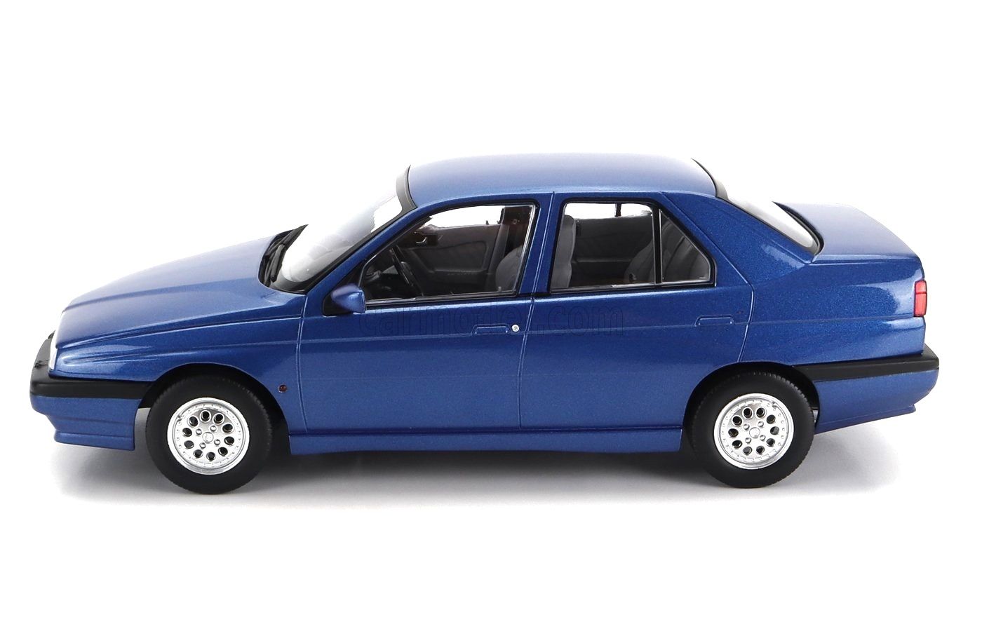 Alfa Romeo 155 1992 blue metallic/grey interior 1:18 Triple9 Collection
