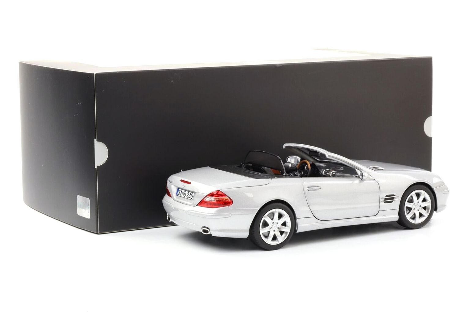 Mercedes-Benz SL 500 R230 silver 1:18 Norev