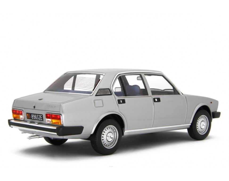 Alfa Romeo Alfetta 2.0 L 1978 silver 1:18 Laudoracing Model 