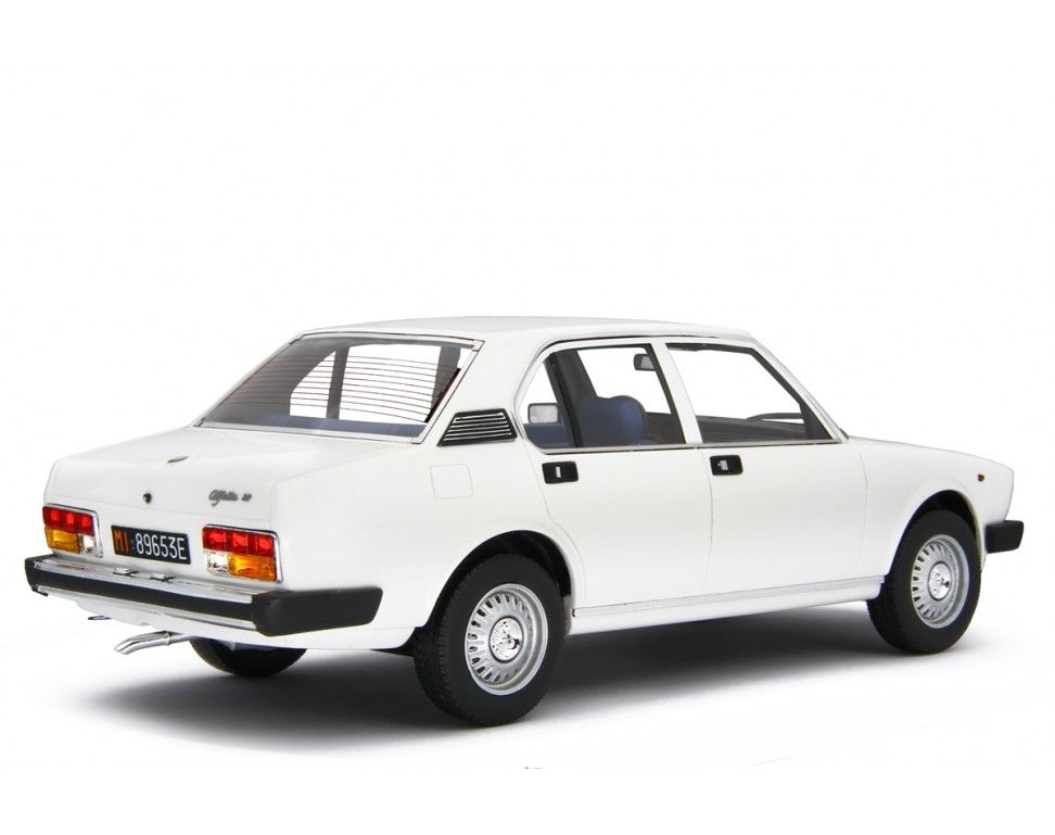 Alfa Romeo Alfetta 2.0 L 1978 white 1:18 Laudoracing Model 