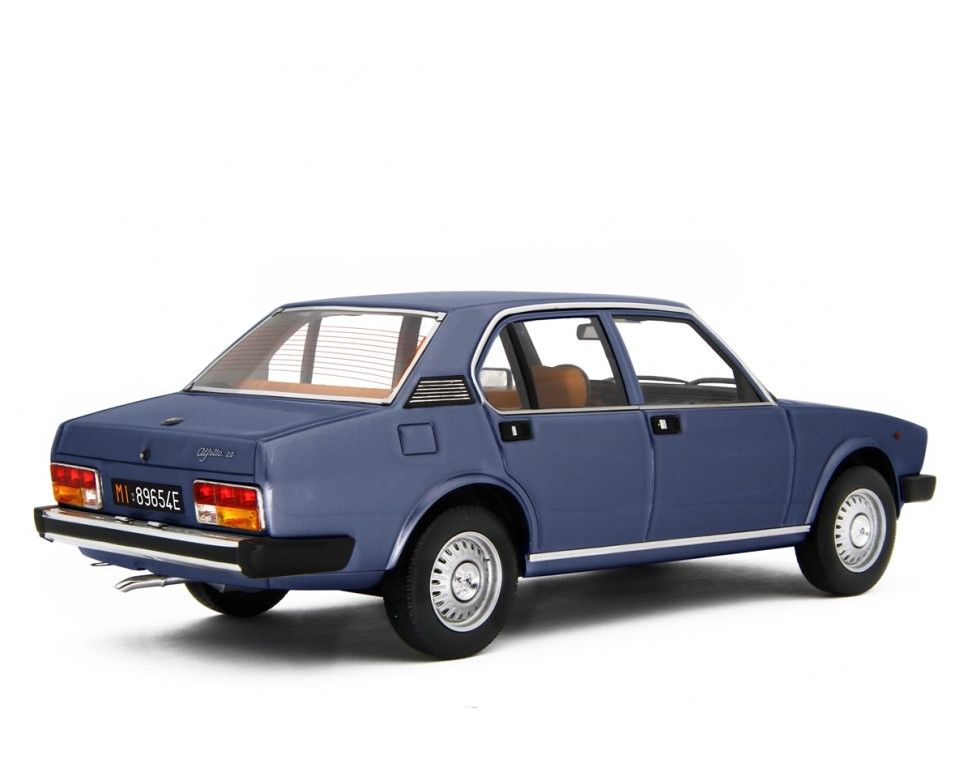 Alfa Romeo Alfetta 2.0 L 1978 blue metallic 1:18 Laudoracing Model