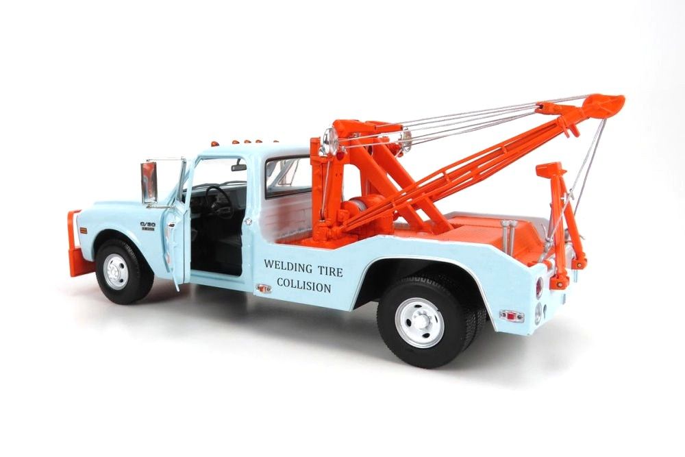 Chevrolet C-30 Dually Wrecker *Gulf Oil Welding Tire Collision* 1969 Gulf 1:18 Greenlight