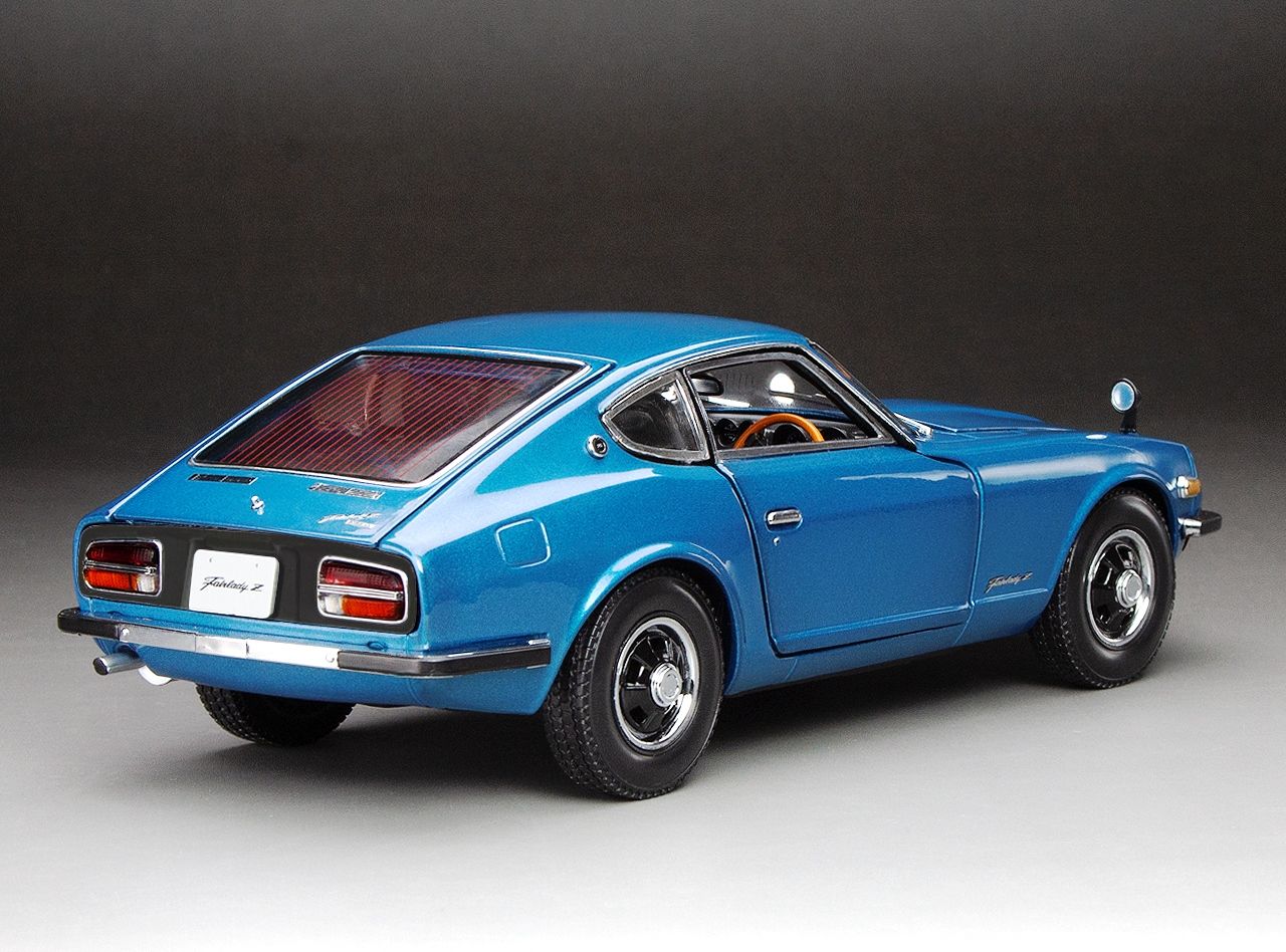 Datsun 240 Z Coupe 1972 blue 1:18 Sun Star