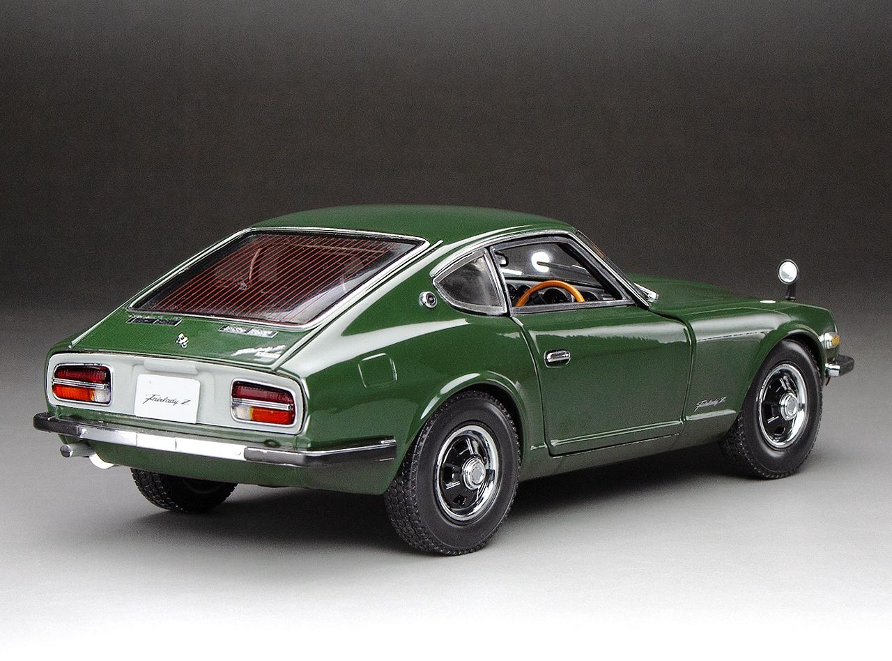 Datsun 240 Z Coupe 1972 green 1:18 Sun Star