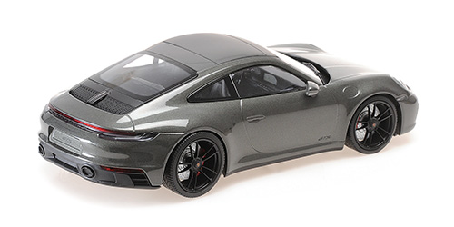 Porsche 911 Carrera 4 GTS 2020 green metallic 1:18 Minichamps 