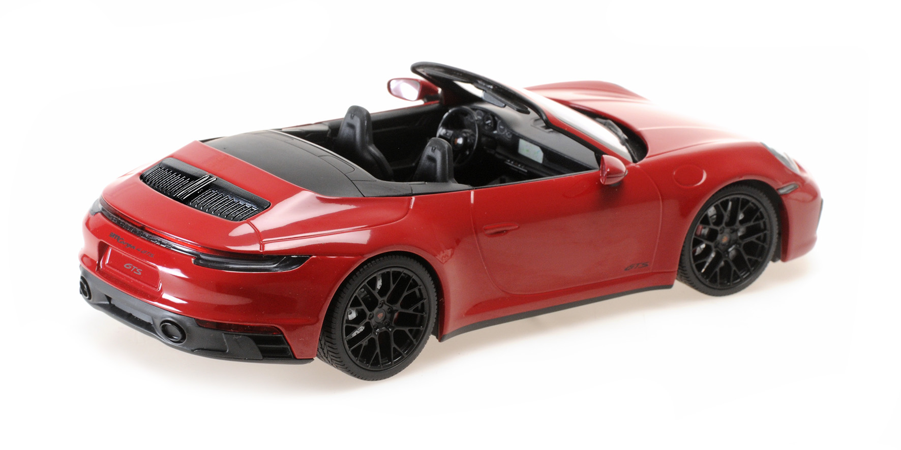 Porsche 911 Carrera 4 GTS Cabriolet 2020 red 1:18 Minichamps 