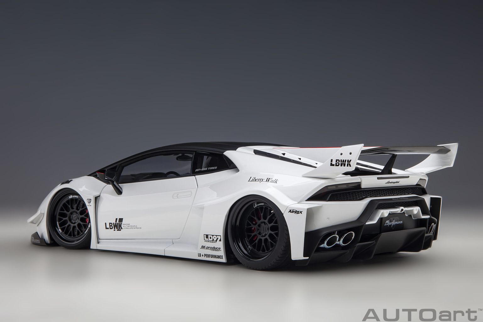 Lamborghini Huracan GT Liberty Walk LB Silhouette Works 2019 white 1:18 AUTOart