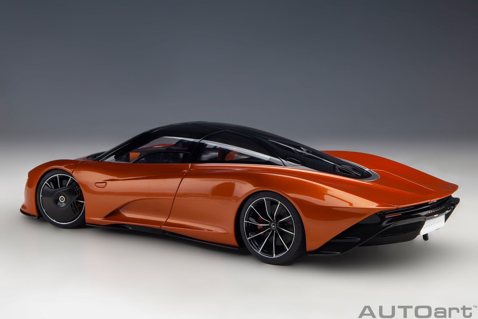 McLaren Speedtail volcano orange 1:18 AUTOart