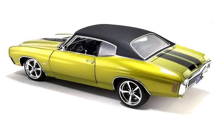 Chevrolet Chevelle SS Restomod with All New Engine Parts Stacked Injection 454 Engine 1970 with Vinyl Roof green/black stripes 1:18 Acme Diecast
