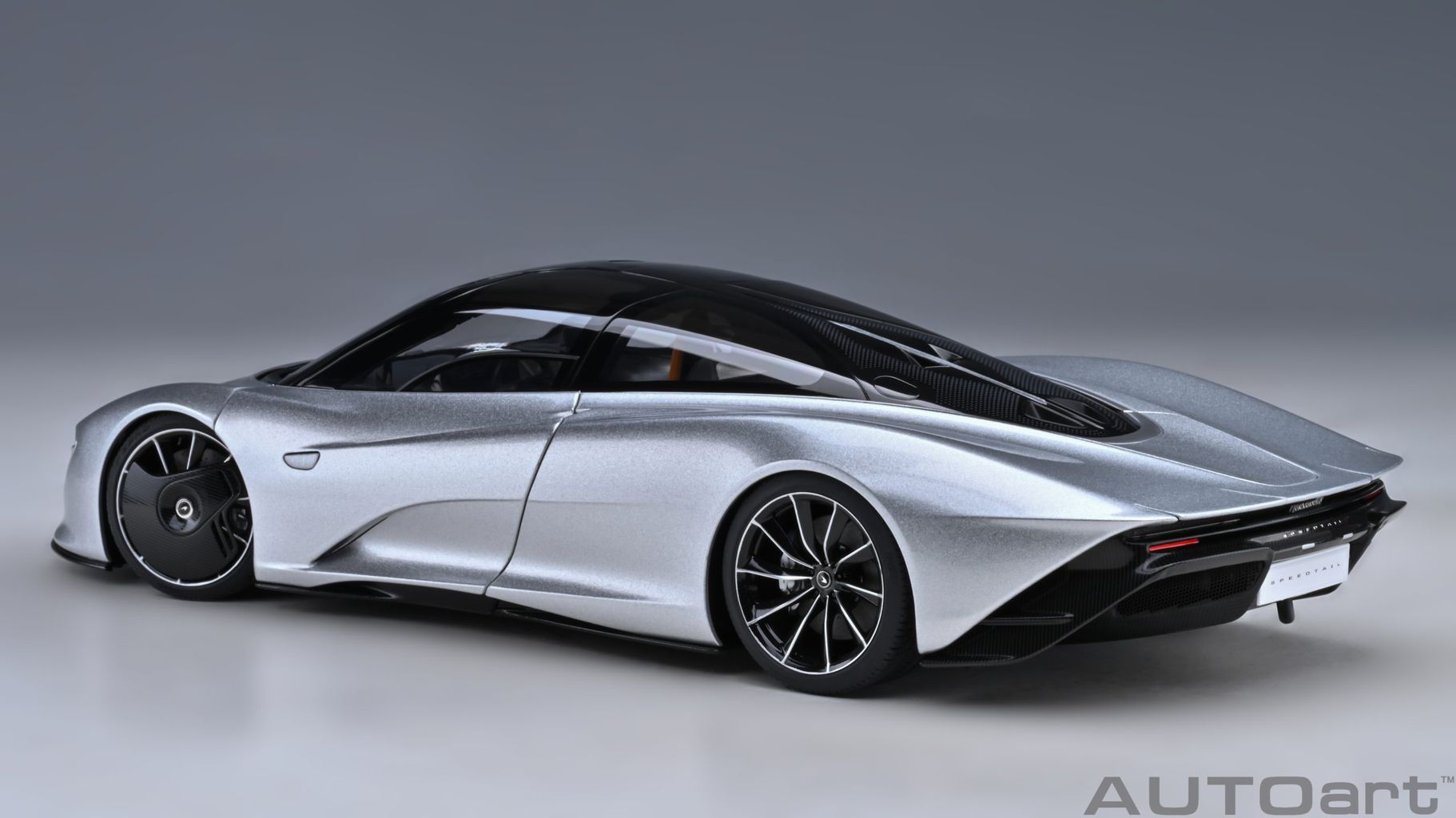 McLaren Speedtail Supernova silver 1:18 AUTOart