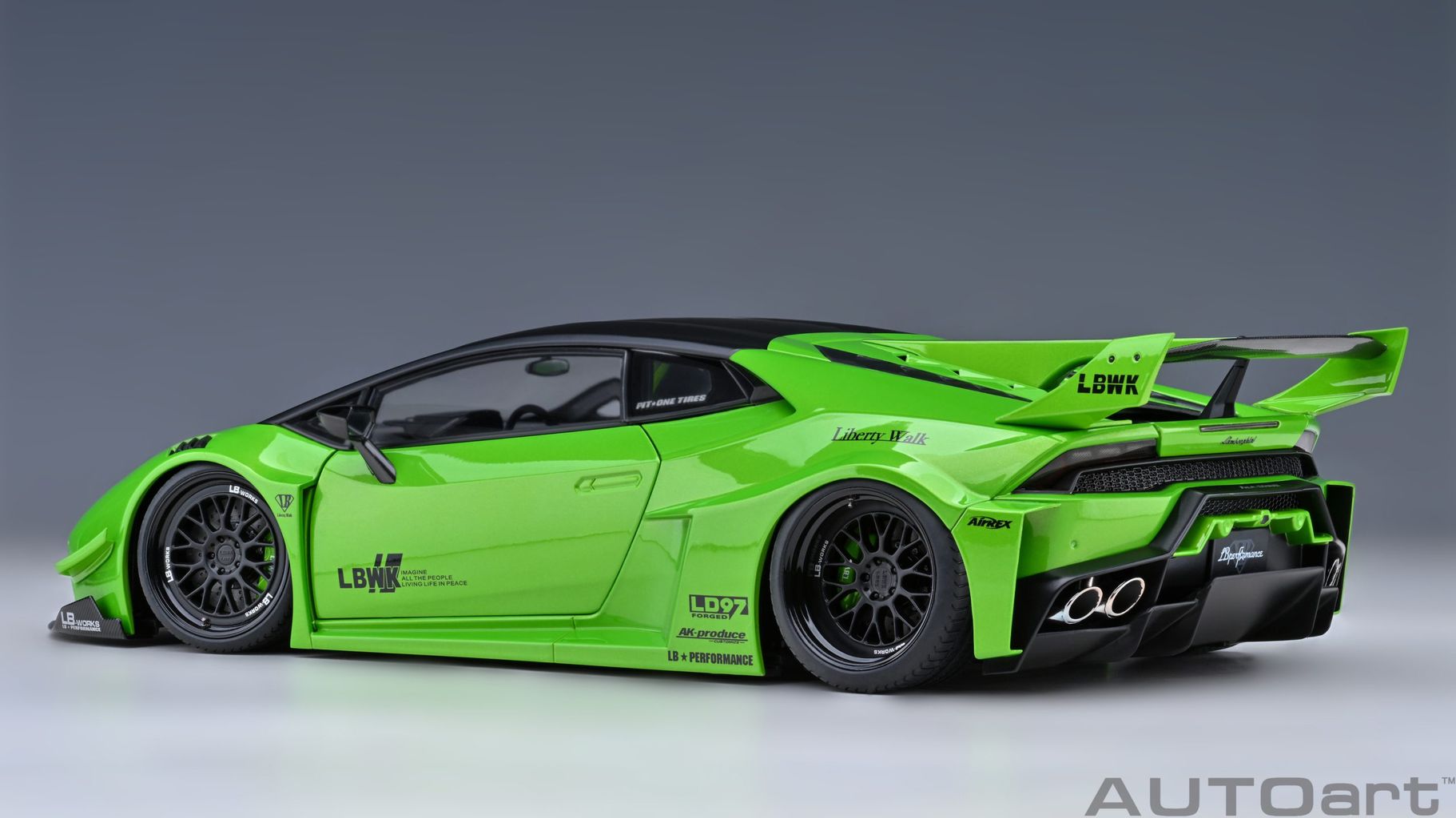 Liberty Walk LB Silhouette Works Lamborghini Huracan GT 2019 pearl green 1:18 AUTOart