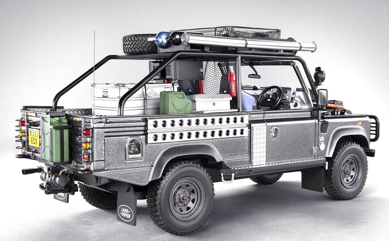 Land Rover Defender 90 Pick-Up 2001 *Lara Croft Tomb Raider - A.Jolie* 1:18 Kyosho