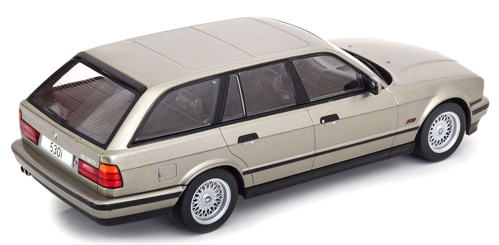BMW 5er (E34) Touring 1991 grey 1:18 MCG Modelcar Group
