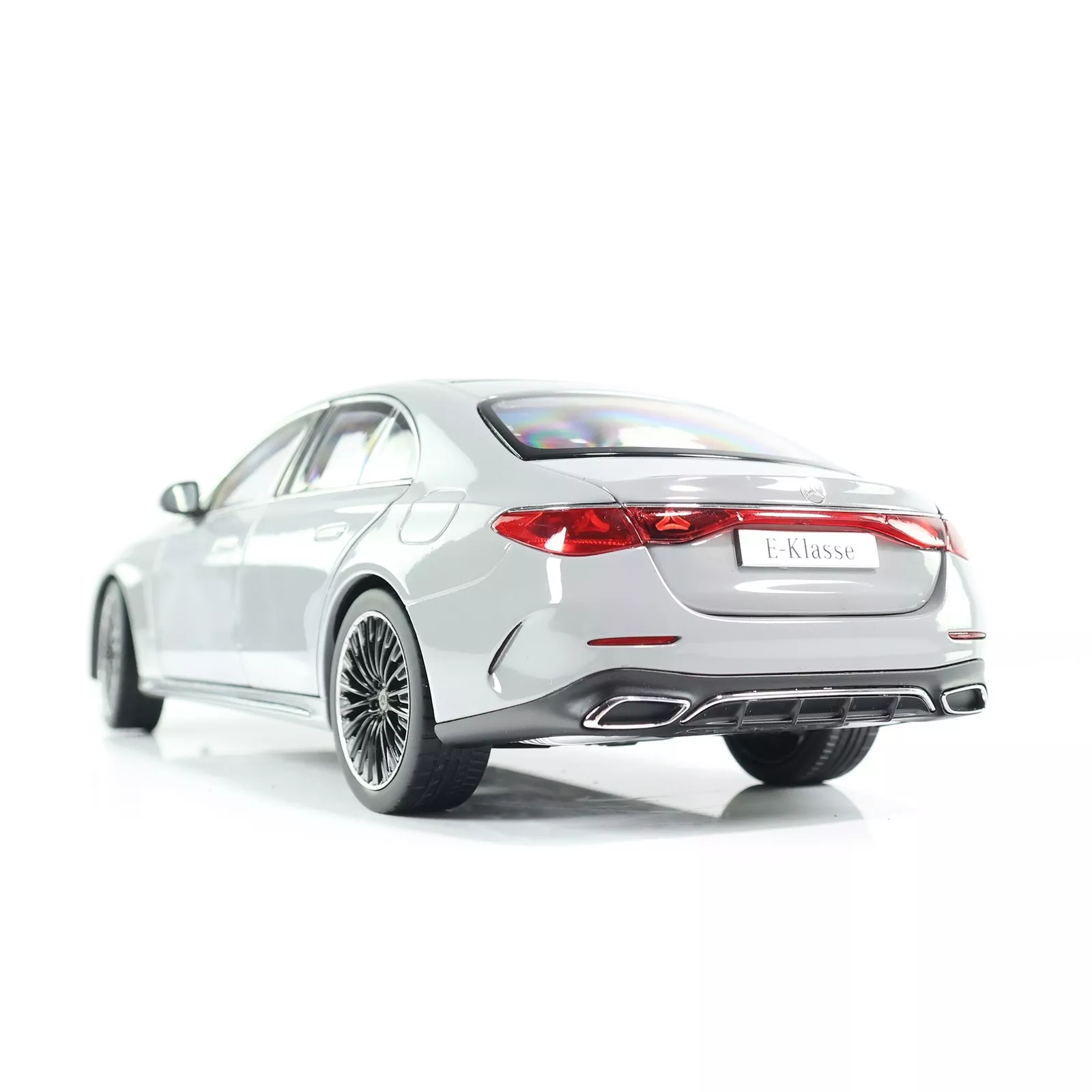Mercedes-Benz E-Class W214 alpin grey 1:18 Mercedes-Benz Dealer edition