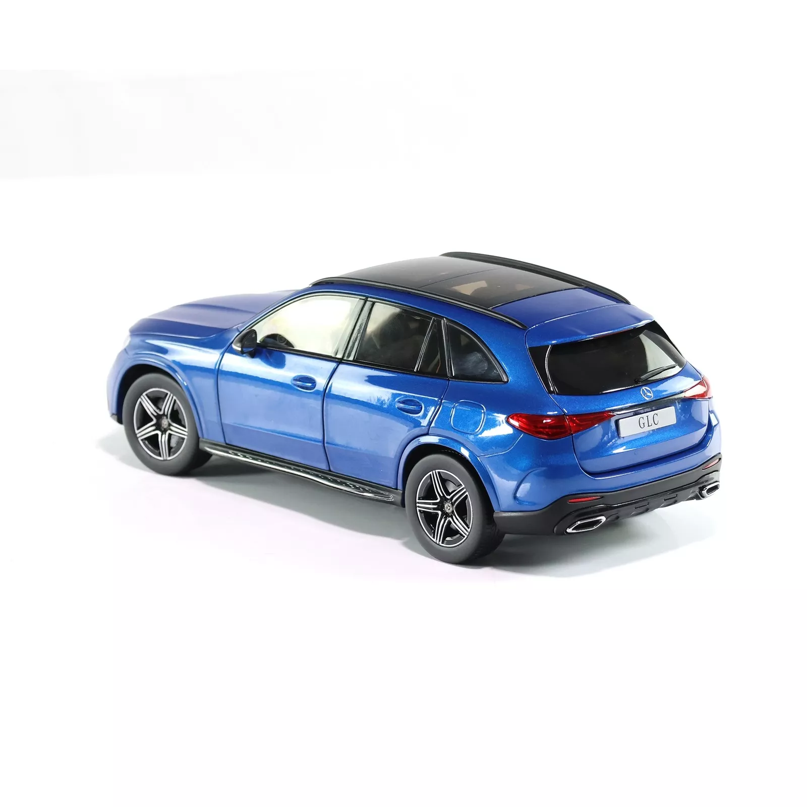 Mercedes-Benz GLC X254 spektral blue 1:18 Mercedes-Benz Dealer edition