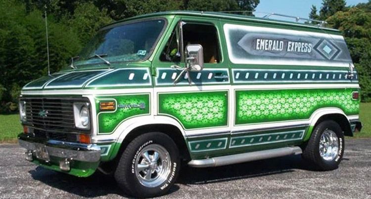 Chevrolet G-series Van *Emerald Express* 1974 green/white 1:18 Acme Diecast