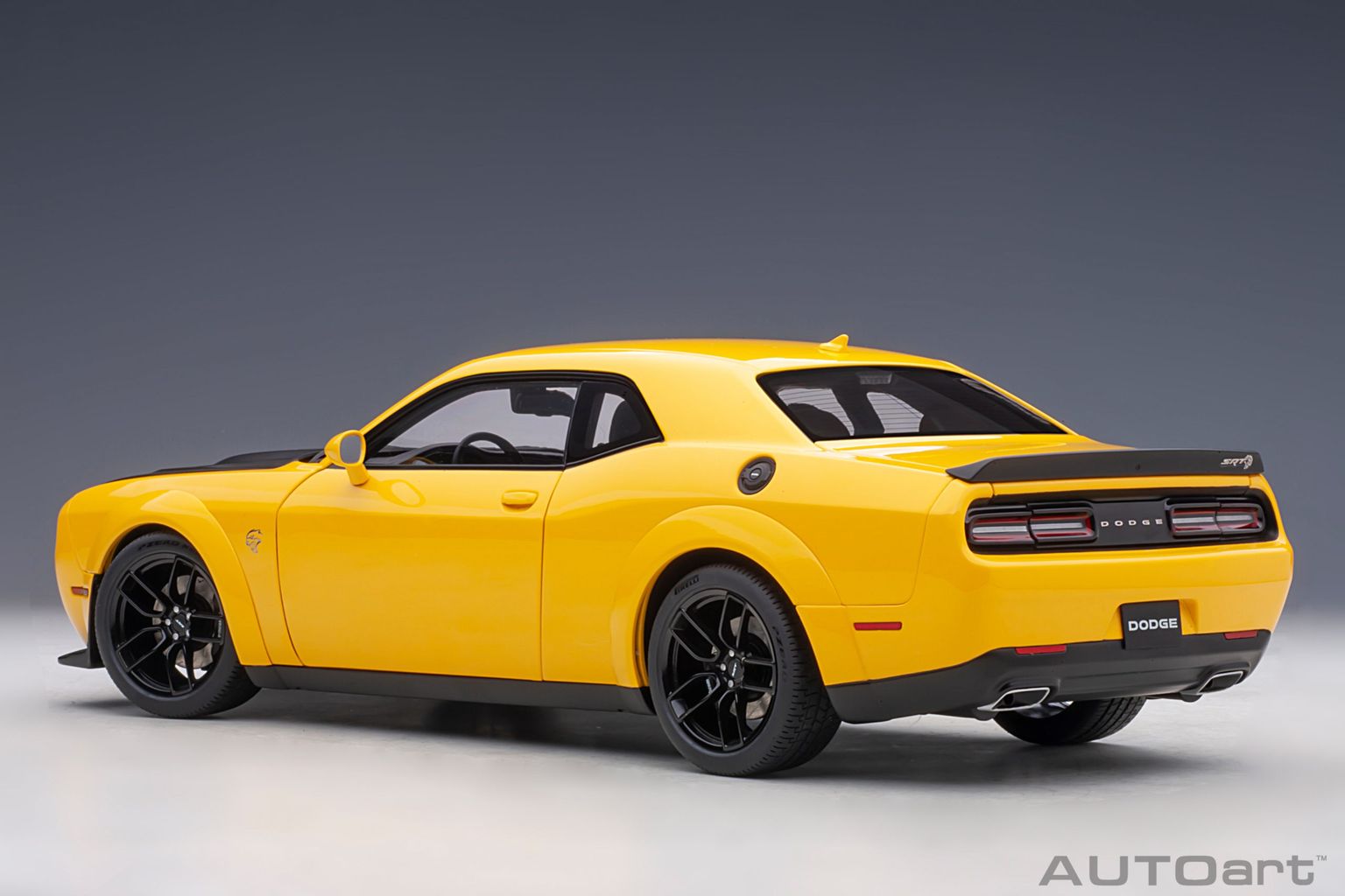 Dodge Challenger SRT Hellcat Widebody 2018 yellow jacket/satin black painted hood 1:18 AUTOart