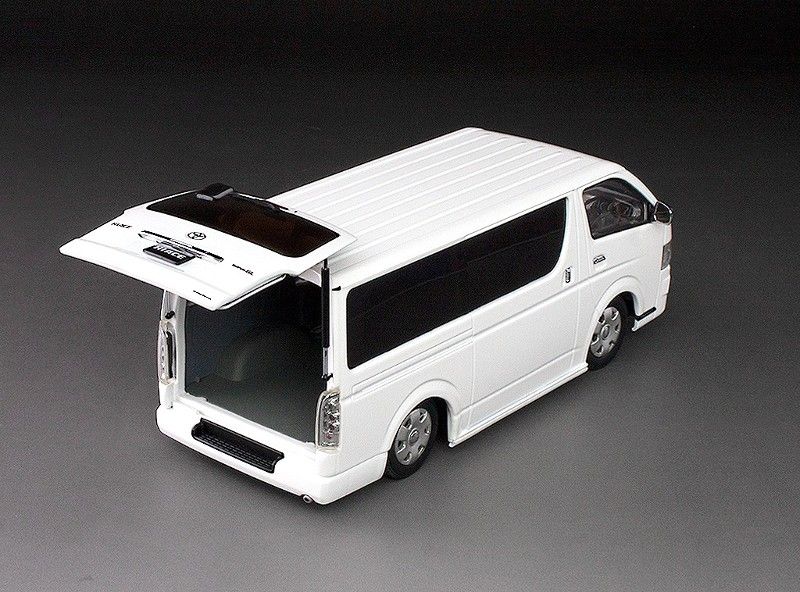 Toyota H200 Hiace van SuperGL white 1:24 Sun Star