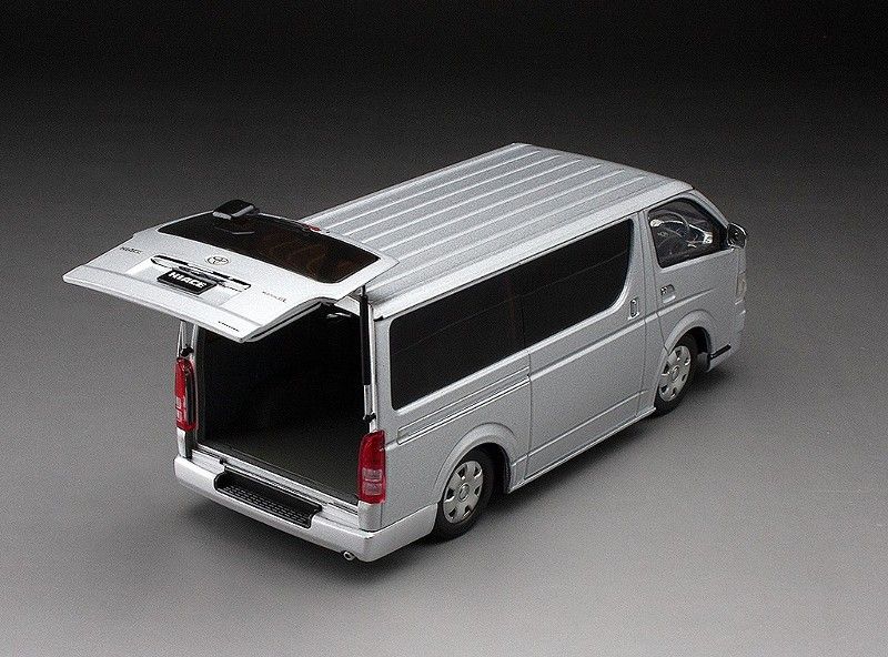 Toyota H200 Hiace van SuperGL silver 1:24 Sun Star