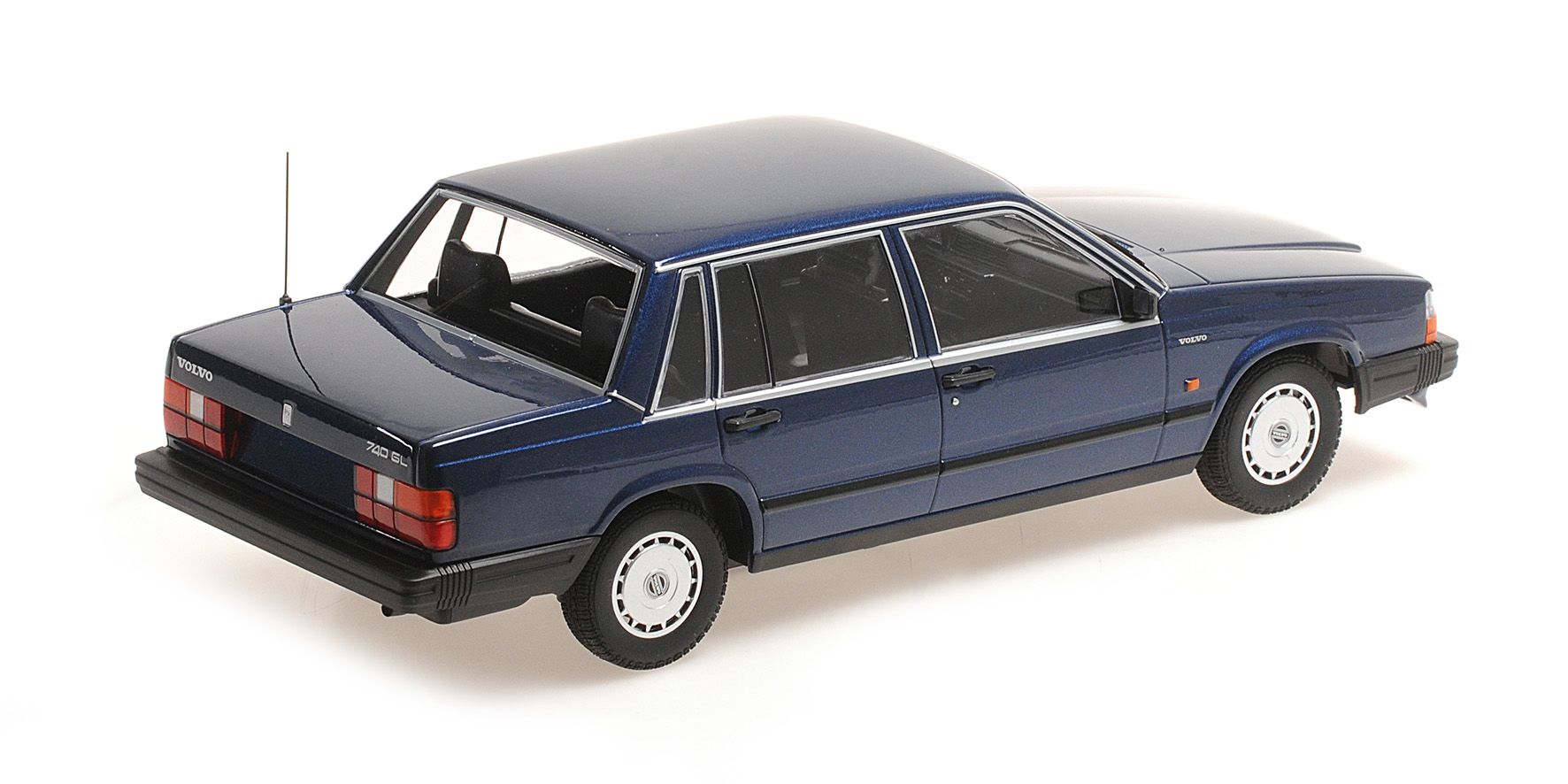 Volvo 740 GL 1986 dark blue metallic 1:18 Minichamps