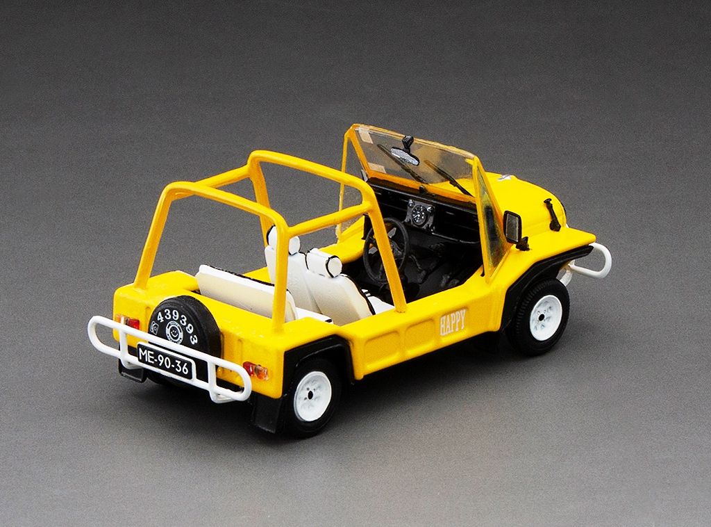 Mini Moke RHD Car Rental Macau with 2 Figurines yellow 1:43 Vitesse