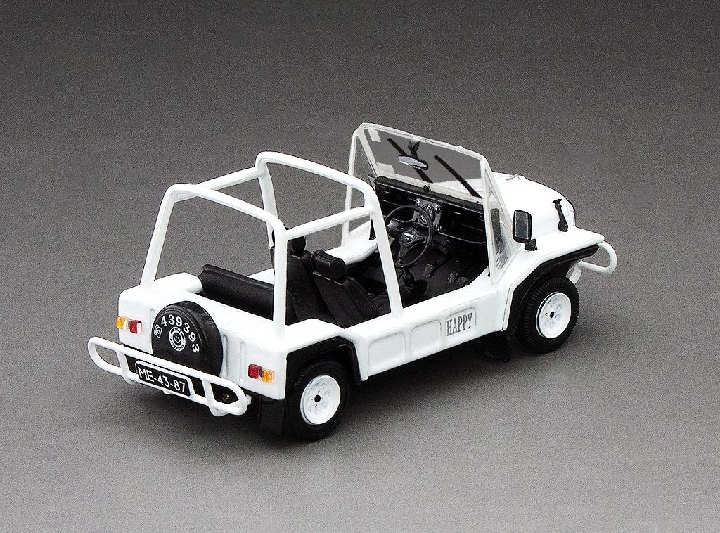 Mini Moke RHD Car Rental Macau with 2 Figurines white 1:43 Vitesse