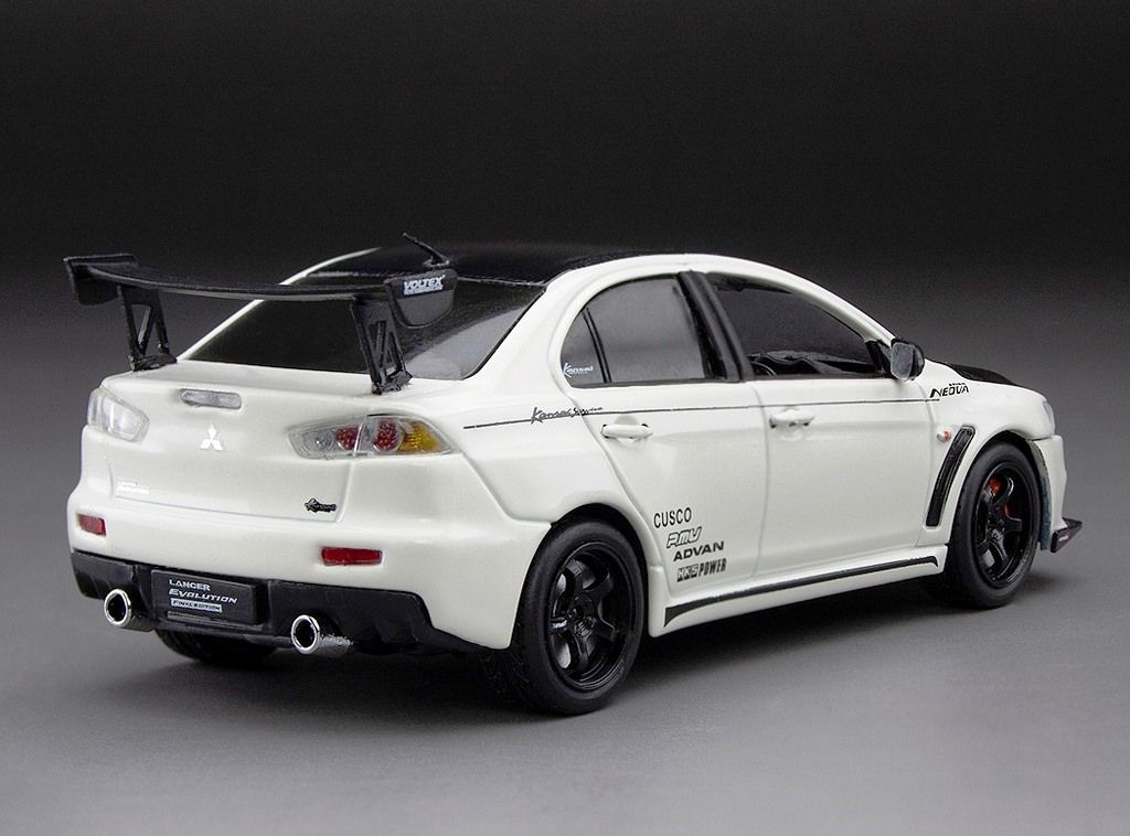 Mitsubishi Lancer Evolution X white metallic 1:43 Vitesse
