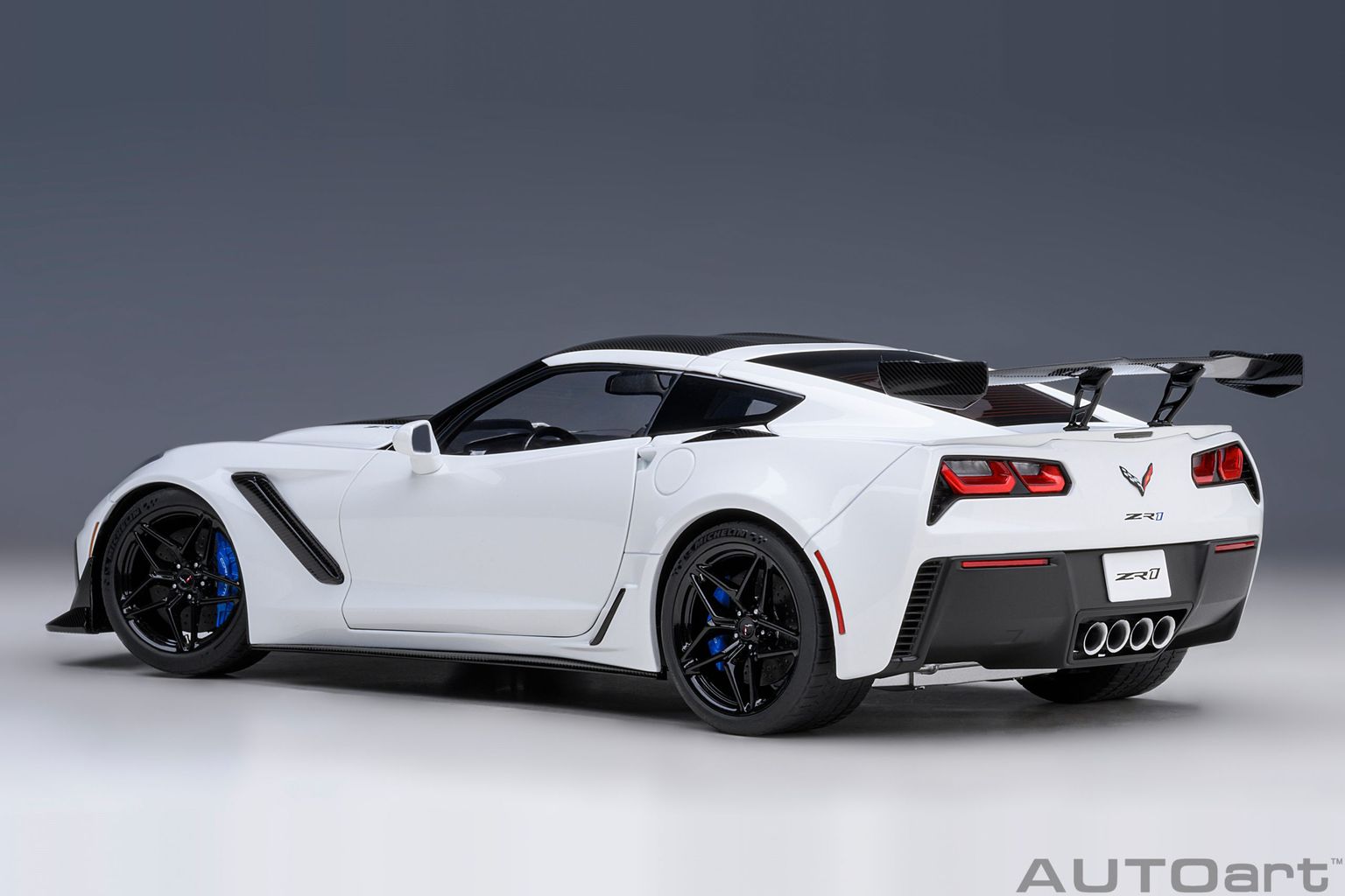 Chevrolet Corvette C7 ZR1 2019 arctic white 1:18 AUTOart