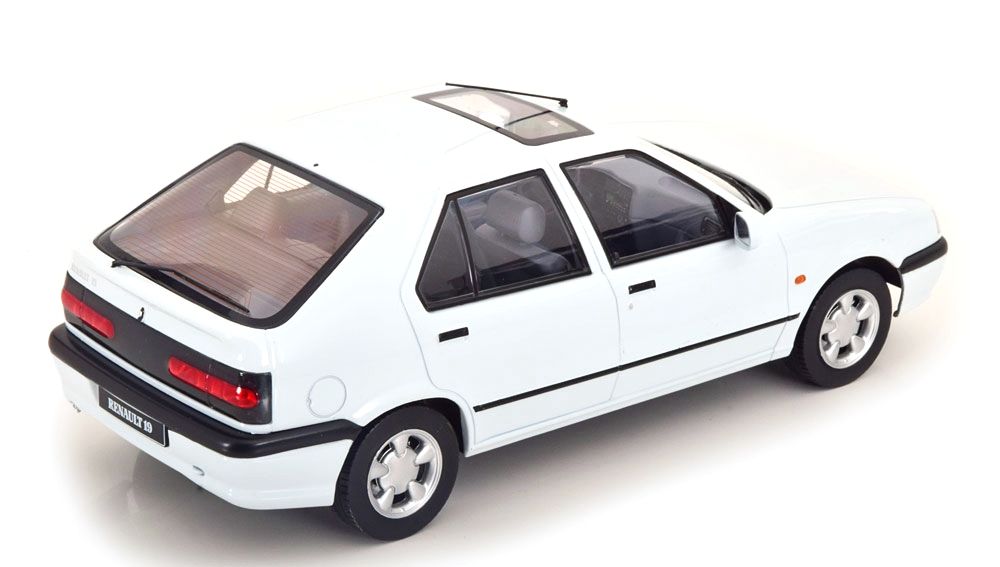 Renault 19 1994 white 1:18 Triple9 Collection