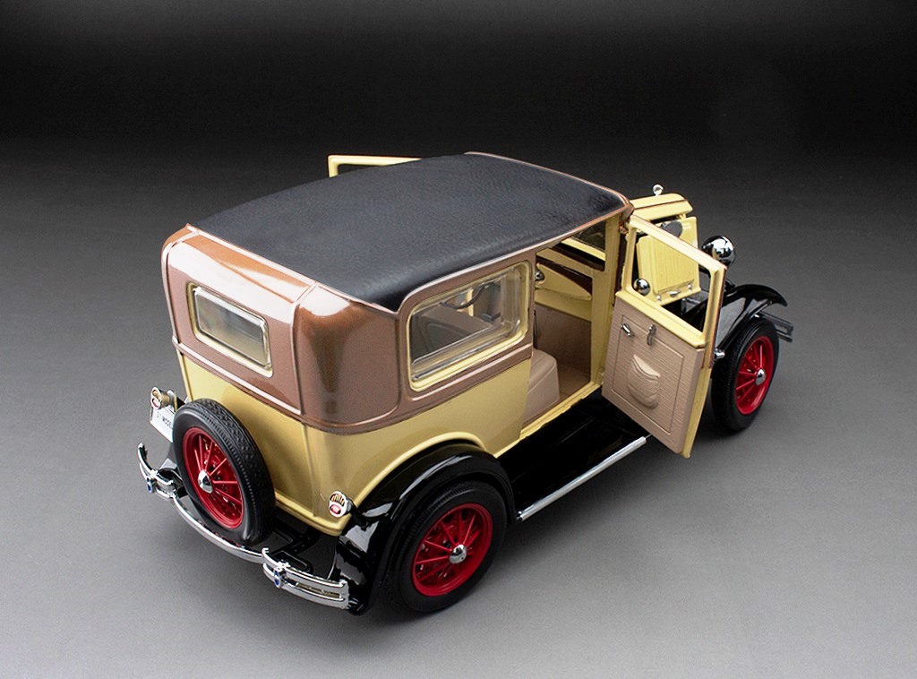 Ford Model A Tudor 1931 light yellow/brown 1:18 Sun Star