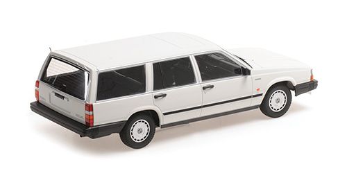 Volvo 740 GL Break 1986 white 1:18 Minichamps 