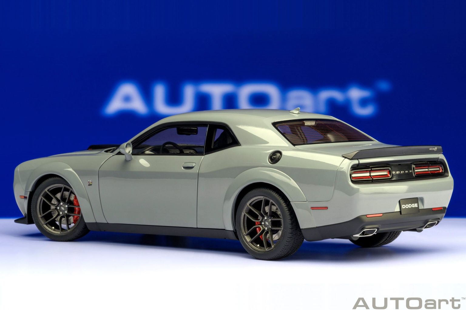 Dodge Challenger R/T Scat Pack Shaker Widebody 2022 smoke show 1:18 AUTOart 