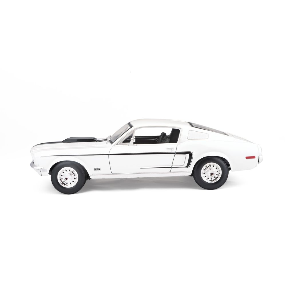 Ford Mustang GT Cobra 1968 white 1:18 Maisto
