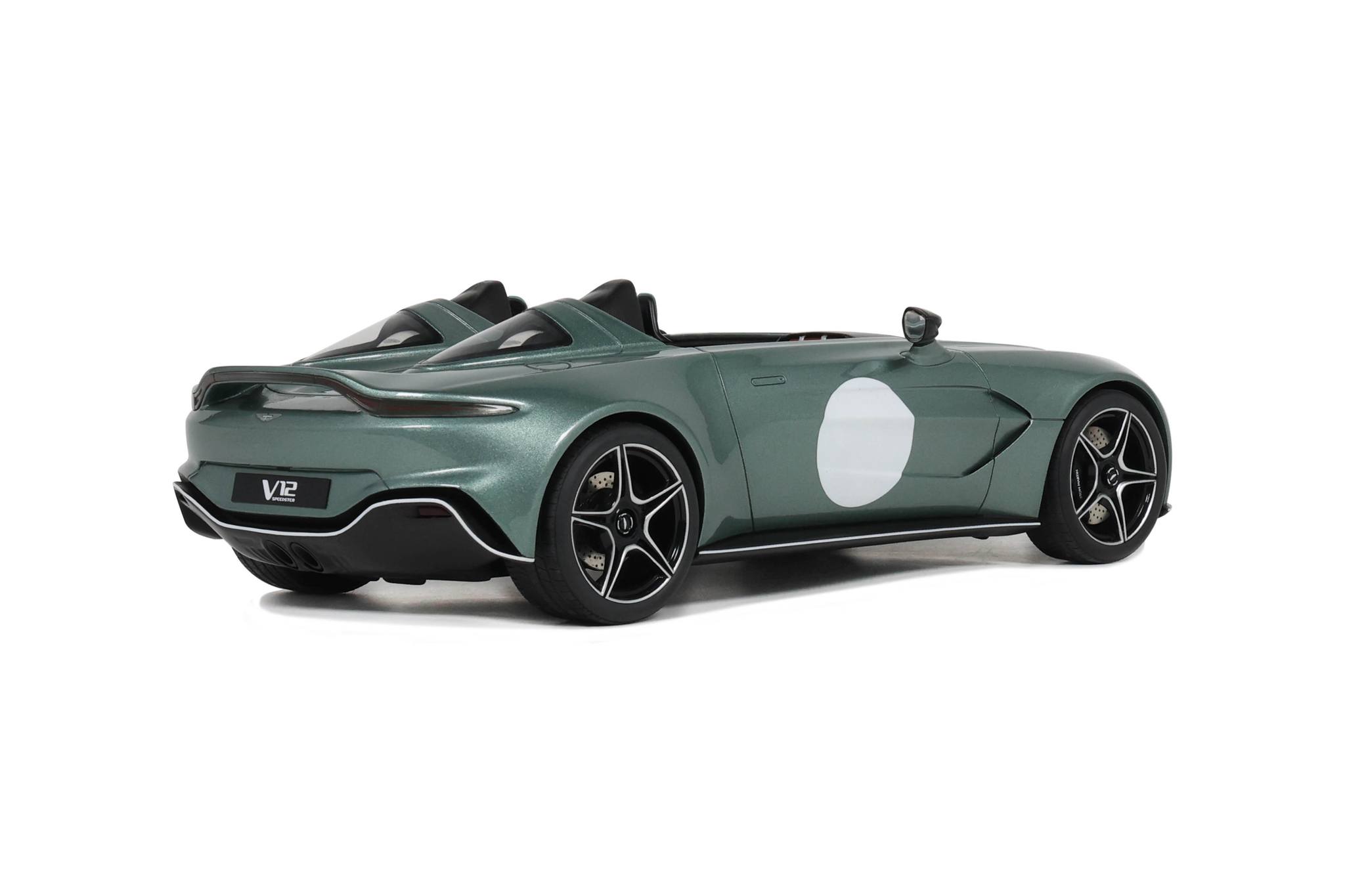 Aston Martin V12 Speedster green 1:18 GT Spirit