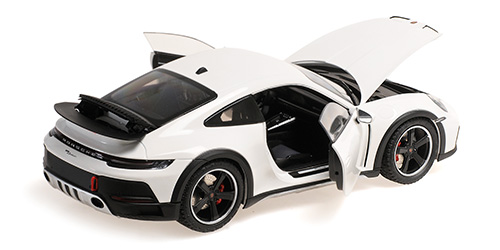 Porsche 911 Dakar 2022 white 1:18 Minichamps 