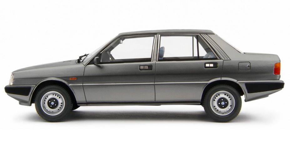 Lancia Prisma 1300 1985 Optional Decals grey metallic 1:18 Laudoracing Model 