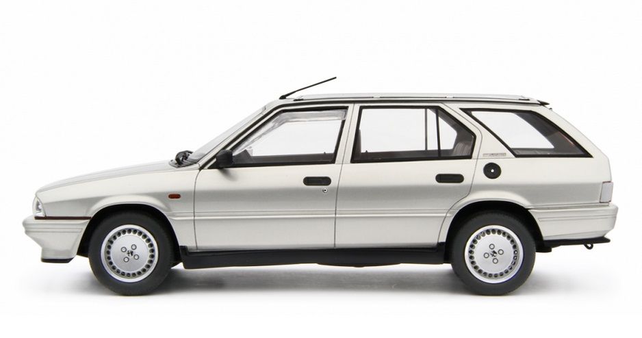 Alfa Romeo 33 1.7 Sport Wagon Q.V. 1988 silver 1:18 Laudoracing Model