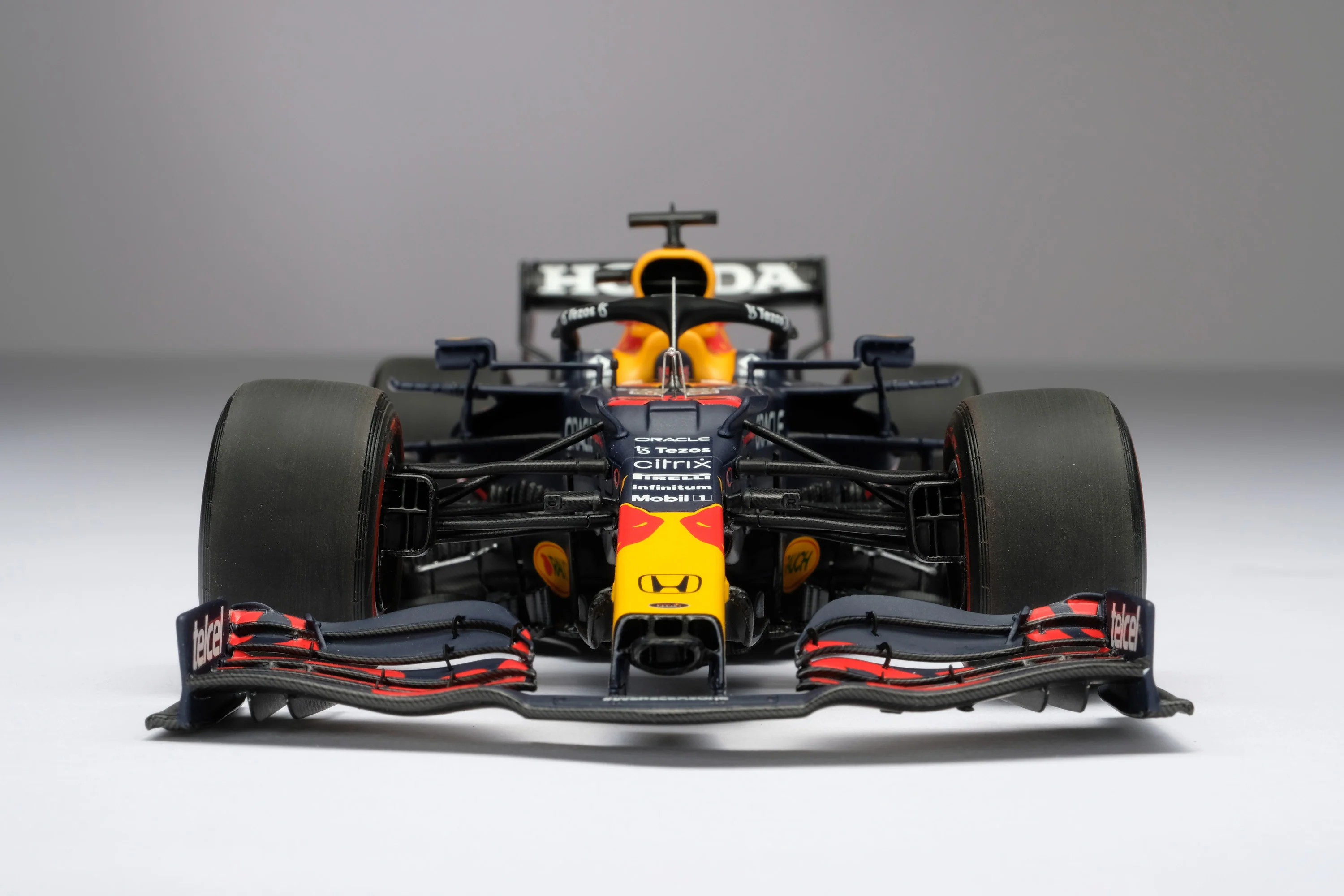 Red Bull Racing Honda RB16B #33 M.Verstappen GP Abu Dhabi 2021 World Champion 1:18 Amalgam