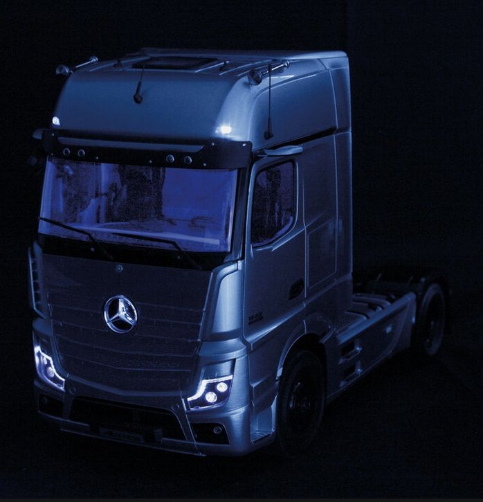 Mercedes-Benz Actros Edition *3* grey 1:18 NZG