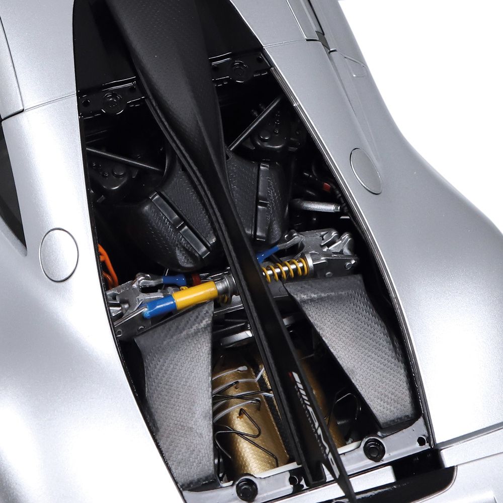 Mercedes-AMG ONE hightech silver 1:12 NZG