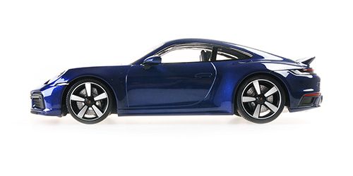 Porsche 911 992 Sport Classic 2022 blue metallic 1:18 Minichamps 