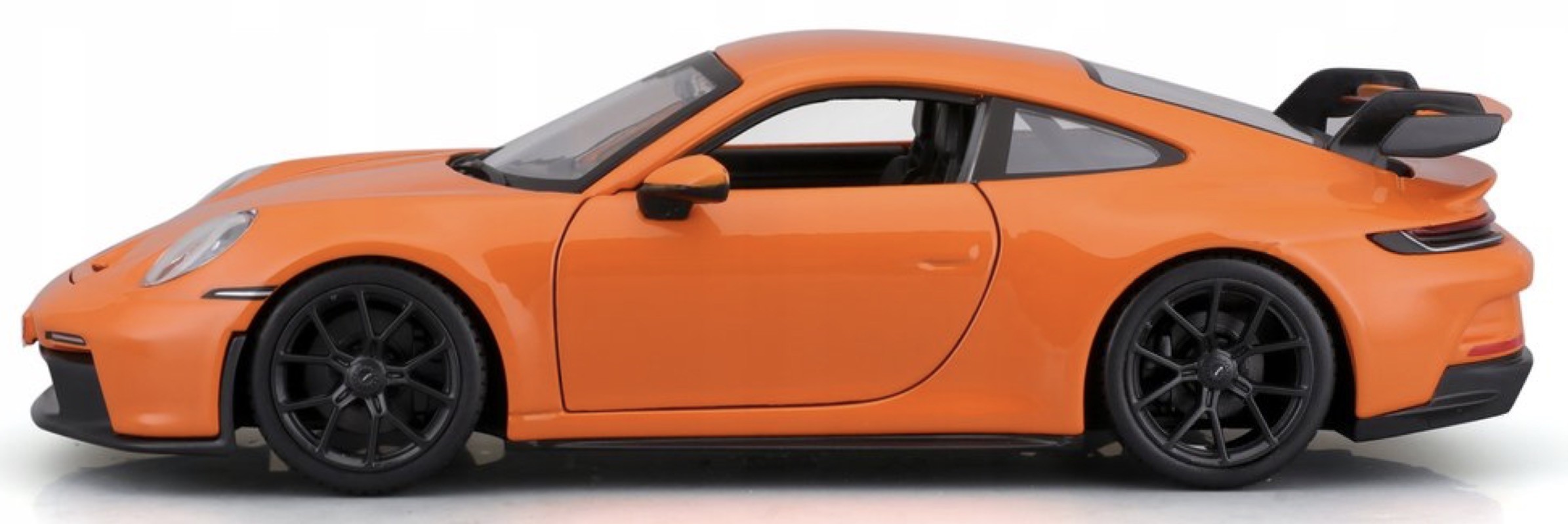 Porsche 911 (992) GT3 2021 orange 1:24 Bburago