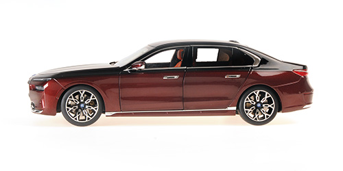 BMW i7 2022 black metallic/red 1:18 Minichamps