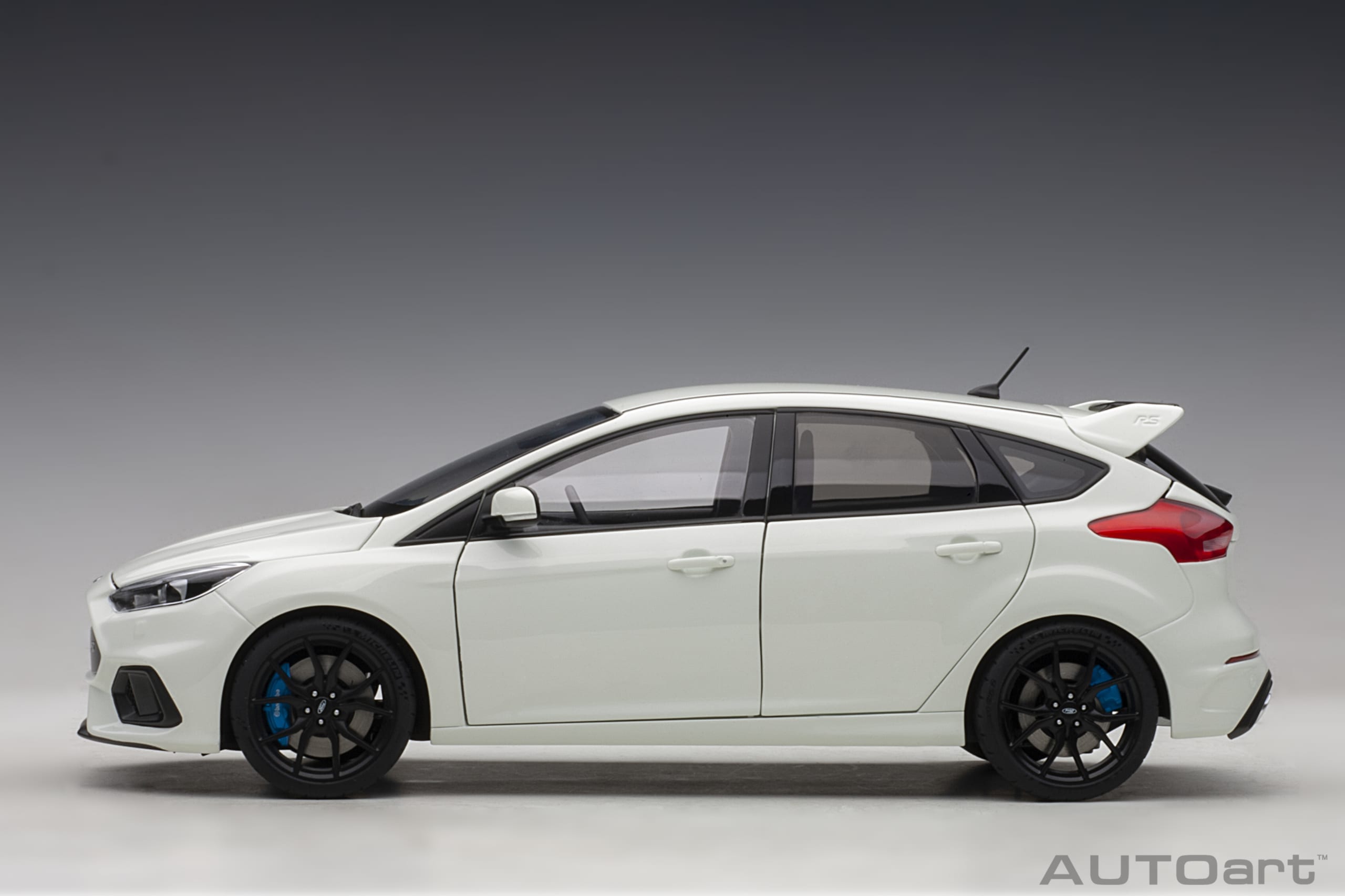 Ford Focus RS 2016 white 1:18 AUTOart